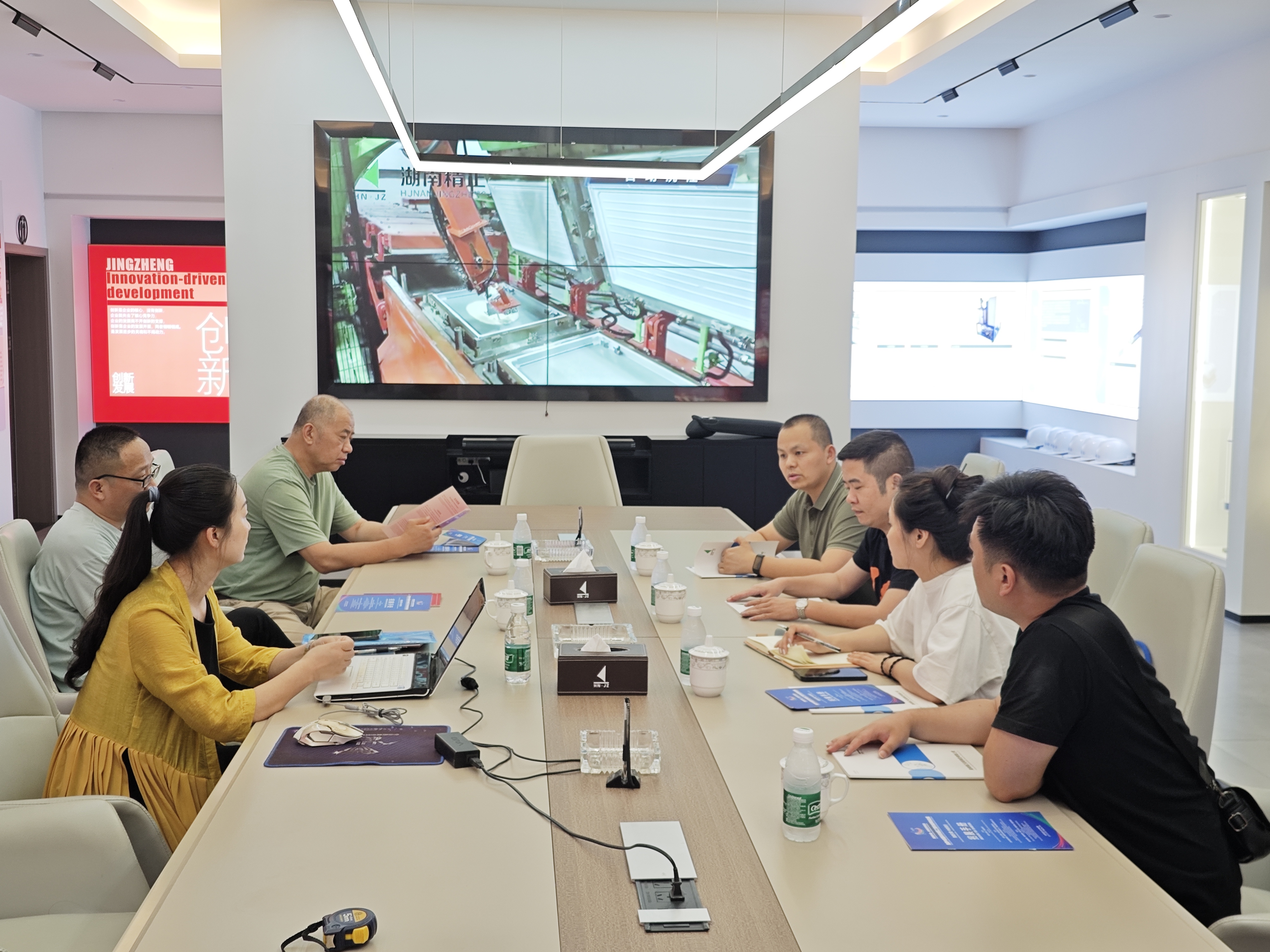 岳塘經(jīng)開(kāi)區(qū)招商局來(lái)司洽談