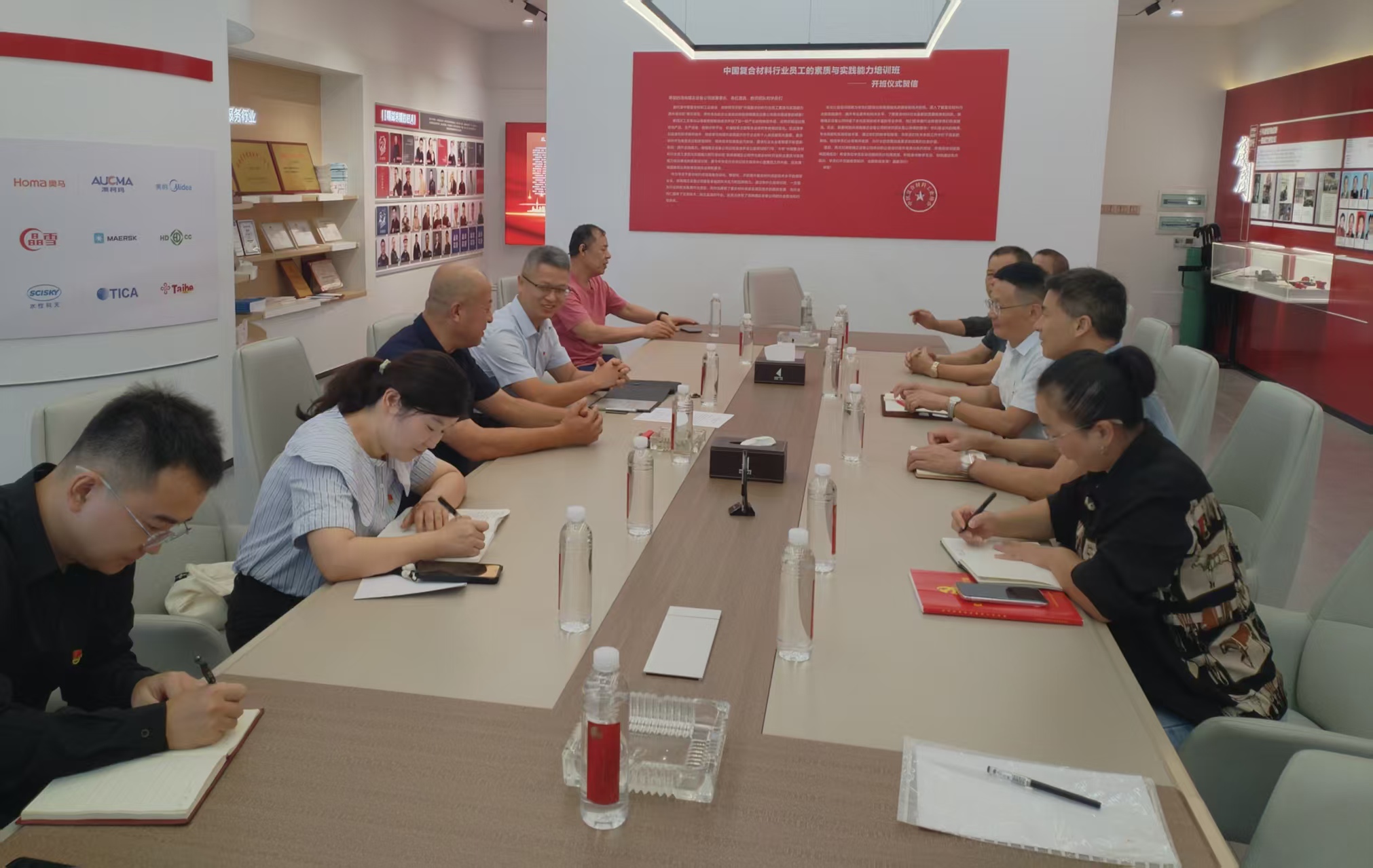 雨湖區(qū)廣場街道黨委書記一行來公司調研